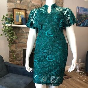 Sz. 12 Tadashi Shoji Green Embroidered Lace Sheath